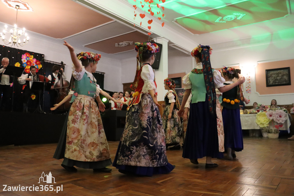 Fotorelacja: Kiermasz Wielkanocny w Pałacyku nad Wartą w Zawierciu