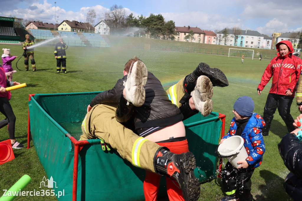 Fotorelacja: Lany Poniedziałek w Zawierciu!