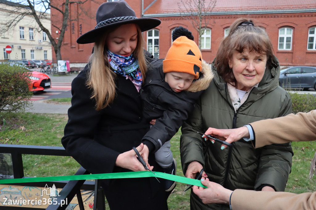 Fotorelacja: Otwarcie instalacji artystycznej  ŁAWECZKI PRZEMYSŁOWEJ PAMIĘCI w Zawierciu