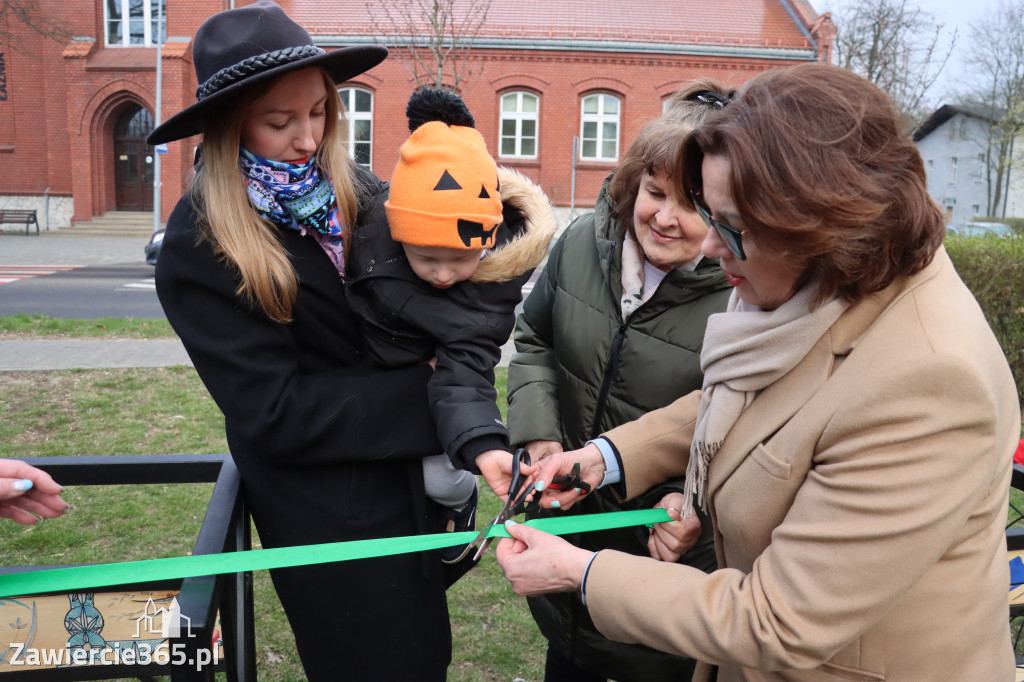 Fotorelacja: Otwarcie instalacji artystycznej  ŁAWECZKI PRZEMYSŁOWEJ PAMIĘCI w Zawierciu