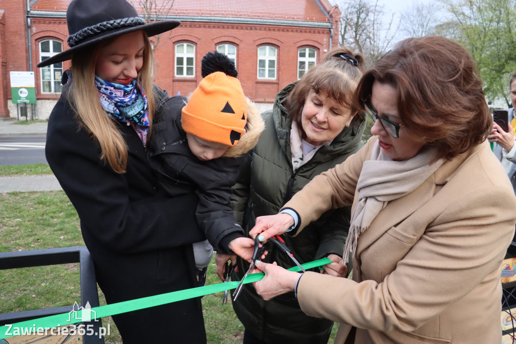 Fotorelacja: Otwarcie instalacji artystycznej  ŁAWECZKI PRZEMYSŁOWEJ PAMIĘCI w Zawierciu