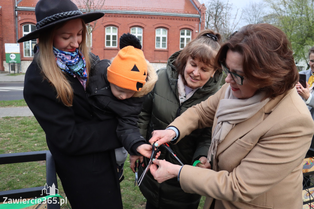 Fotorelacja: Otwarcie instalacji artystycznej  ŁAWECZKI PRZEMYSŁOWEJ PAMIĘCI w Zawierciu