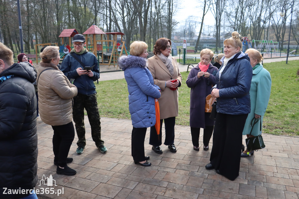 Fotorelacja: Otwarcie instalacji artystycznej  ŁAWECZKI PRZEMYSŁOWEJ PAMIĘCI w Zawierciu