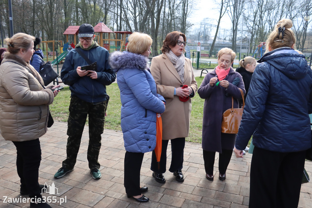 Fotorelacja: Otwarcie instalacji artystycznej  ŁAWECZKI PRZEMYSŁOWEJ PAMIĘCI w Zawierciu