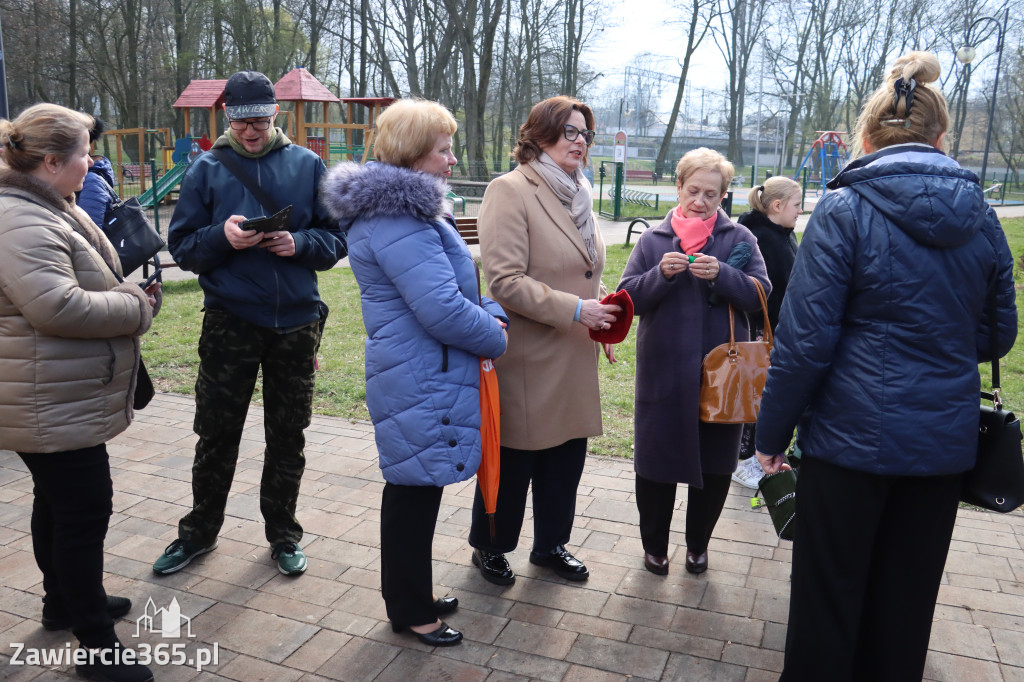 Fotorelacja: Otwarcie instalacji artystycznej  ŁAWECZKI PRZEMYSŁOWEJ PAMIĘCI w Zawierciu