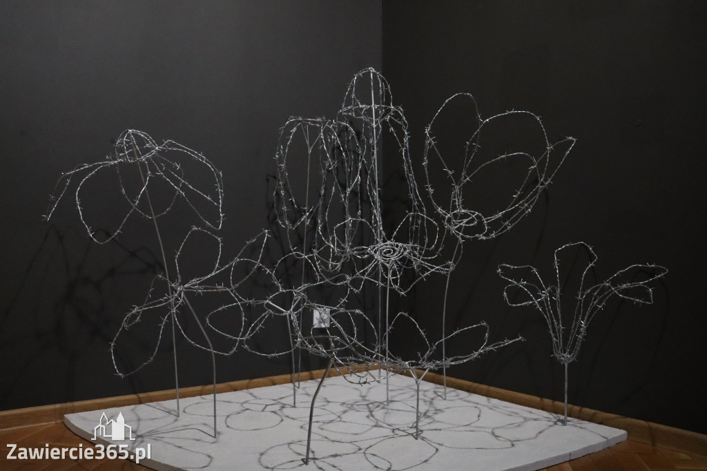Fotorelacja: Wernisaż wystawy „Między linią a formą II” w MOK Zawiercie