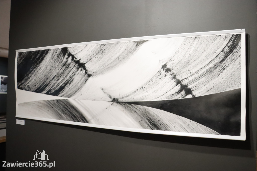 Fotorelacja: Wernisaż wystawy „Między linią a formą II” w MOK Zawiercie