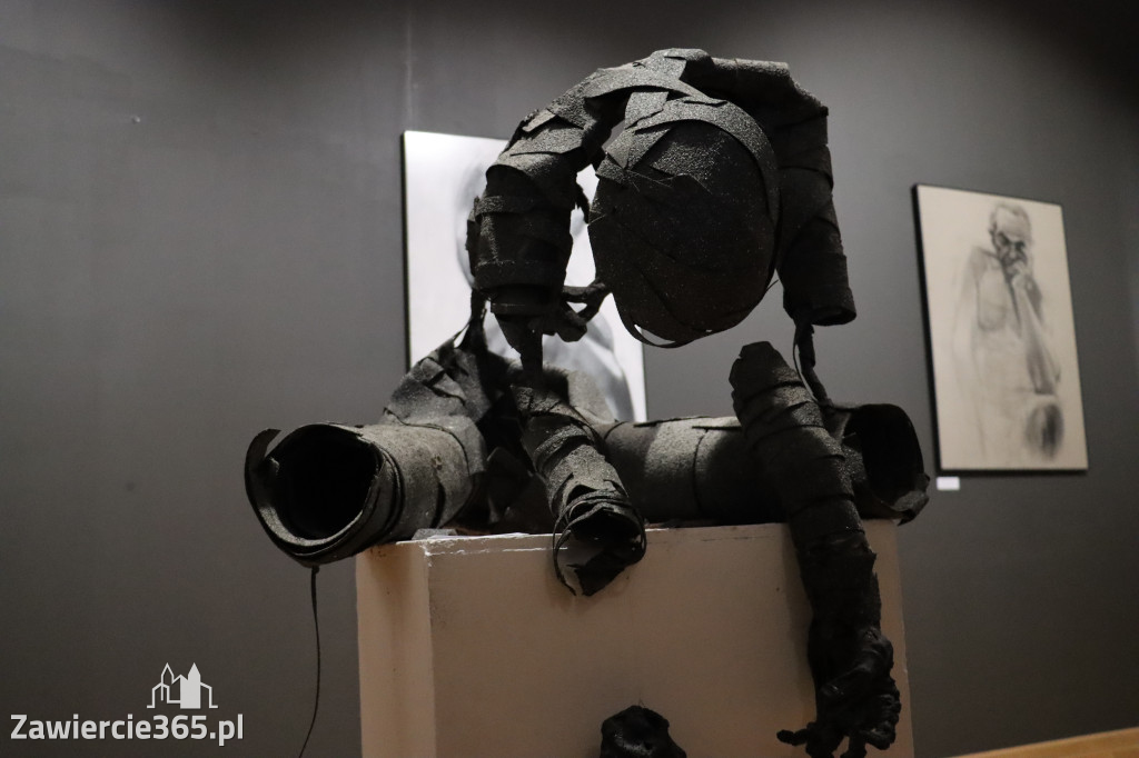 Fotorelacja: Wernisaż wystawy „Między linią a formą II” w MOK Zawiercie