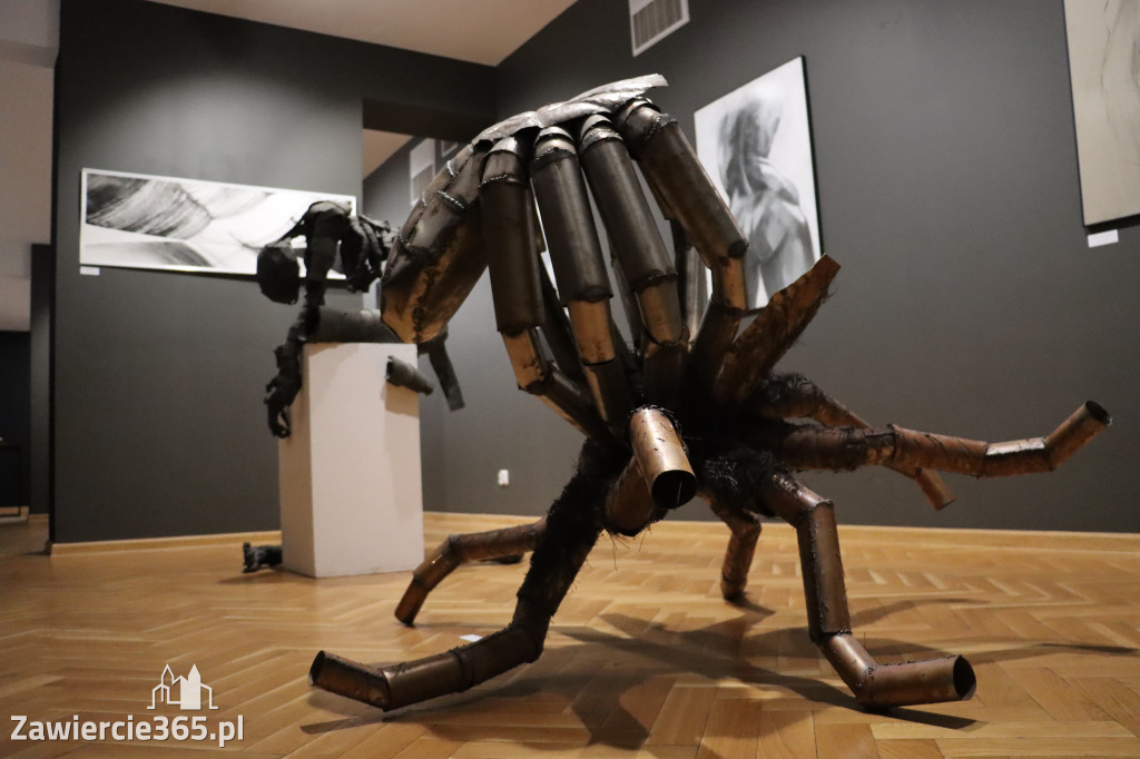 Fotorelacja: Wernisaż wystawy „Między linią a formą II” w MOK Zawiercie