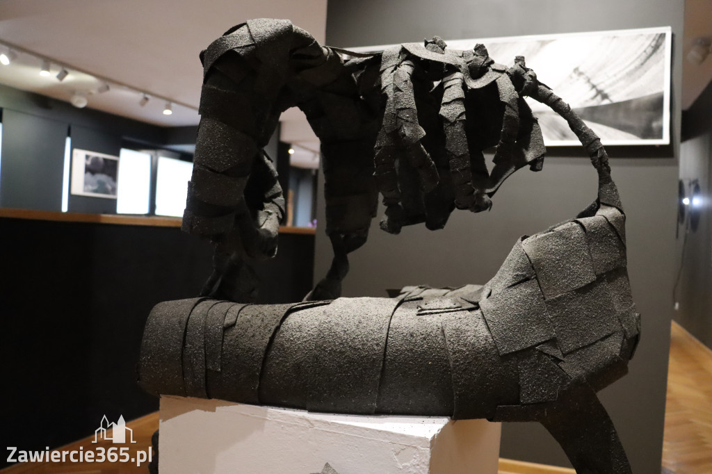 Fotorelacja: Wernisaż wystawy „Między linią a formą II” w MOK Zawiercie