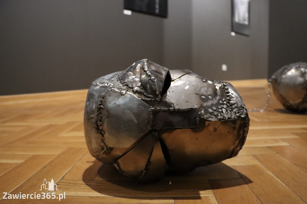 Fotorelacja: Wernisaż wystawy „Między linią a formą II” w MOK Zawiercie