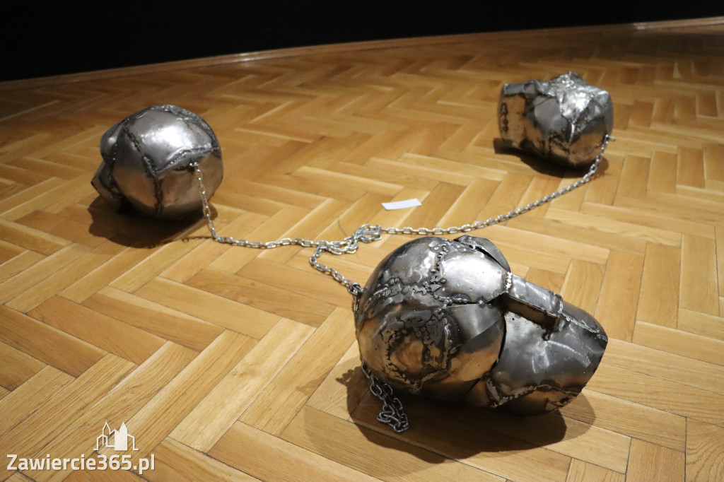 Fotorelacja: Wernisaż wystawy „Między linią a formą II” w MOK Zawiercie