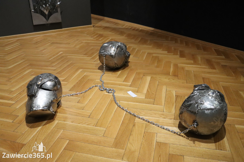 Fotorelacja: Wernisaż wystawy „Między linią a formą II” w MOK Zawiercie