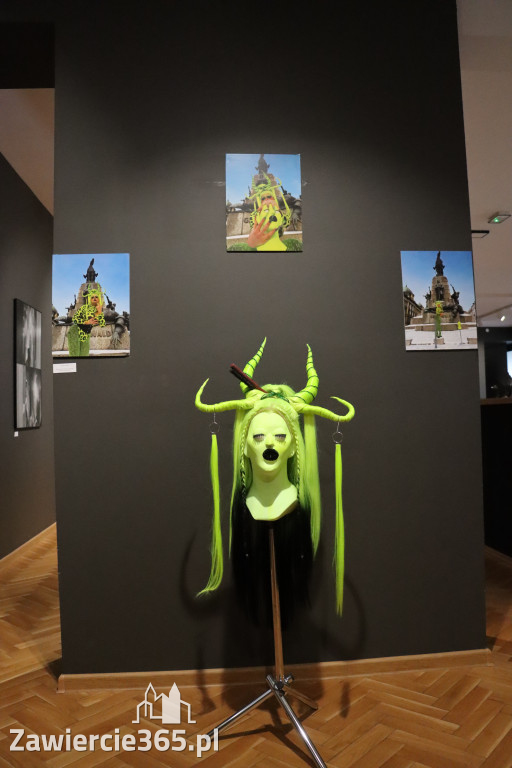 Fotorelacja: Wernisaż wystawy „Między linią a formą II” w MOK Zawiercie