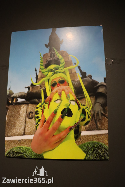 Fotorelacja: Wernisaż wystawy „Między linią a formą II” w MOK Zawiercie