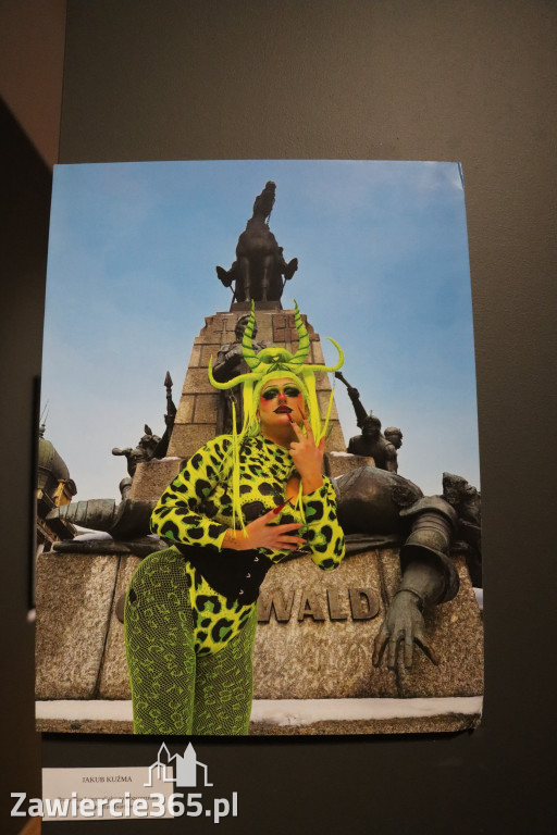 Fotorelacja: Wernisaż wystawy „Między linią a formą II” w MOK Zawiercie