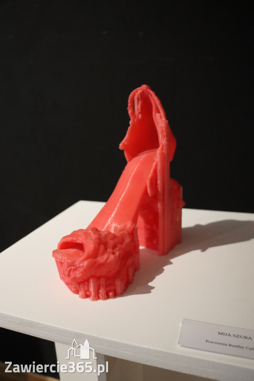 Fotorelacja: Wernisaż wystawy „Między linią a formą II” w MOK Zawiercie