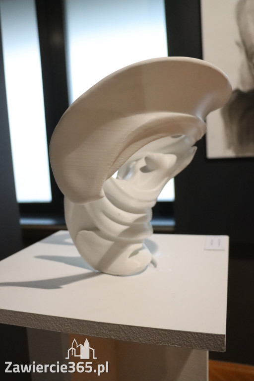 Fotorelacja: Wernisaż wystawy „Między linią a formą II” w MOK Zawiercie