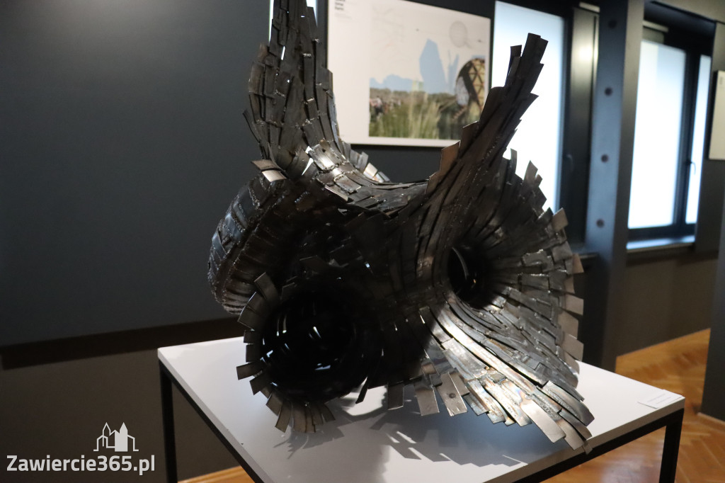 Fotorelacja: Wernisaż wystawy „Między linią a formą II” w MOK Zawiercie