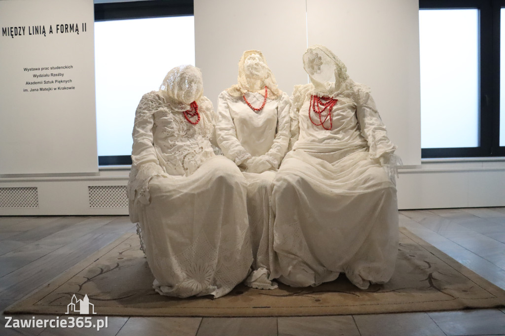 Fotorelacja: Wernisaż wystawy „Między linią a formą II” w MOK Zawiercie