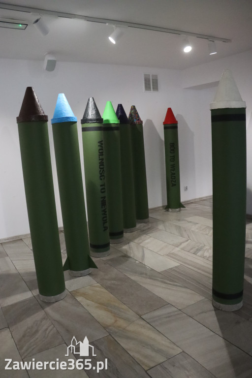 Fotorelacja: Wernisaż wystawy „Między linią a formą II” w MOK Zawiercie