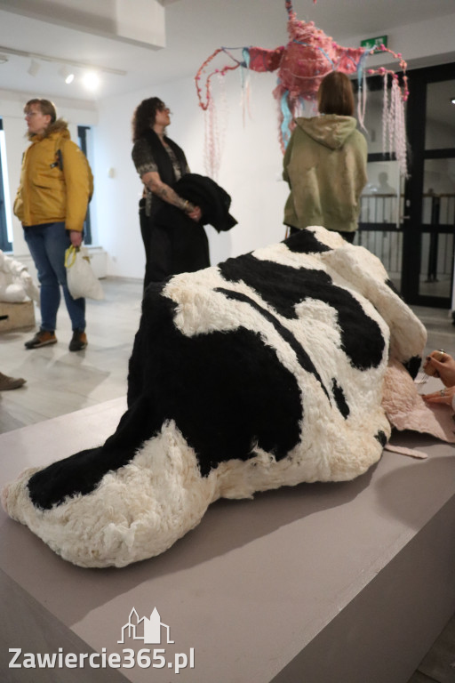 Fotorelacja: Wernisaż wystawy „Między linią a formą II” w MOK Zawiercie