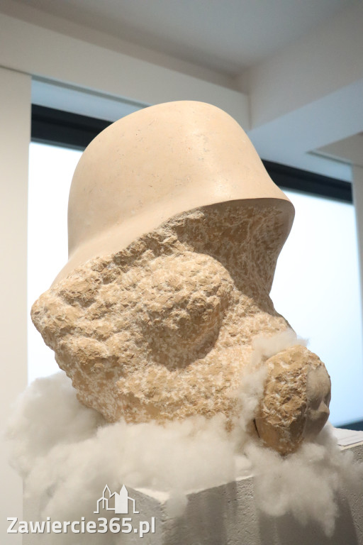 Fotorelacja: Wernisaż wystawy „Między linią a formą II” w MOK Zawiercie