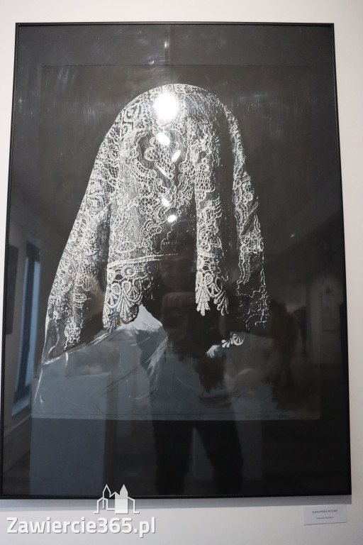 Fotorelacja: Wernisaż wystawy „Między linią a formą II” w MOK Zawiercie