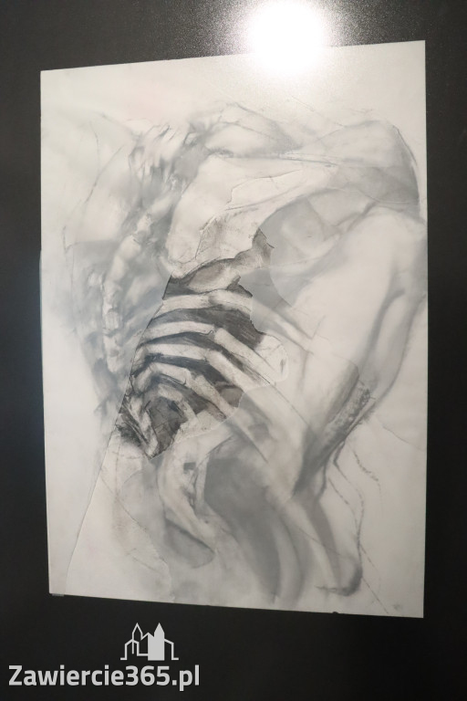 Fotorelacja: Wernisaż wystawy „Między linią a formą II” w MOK Zawiercie