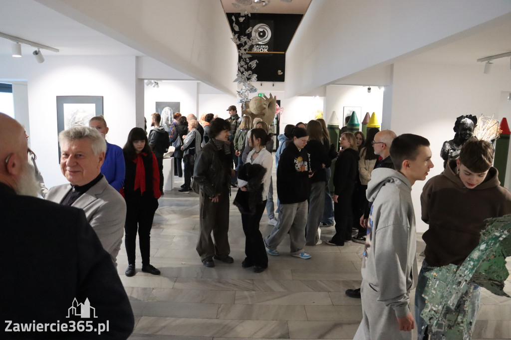 Fotorelacja: Wernisaż wystawy „Między linią a formą II” w MOK Zawiercie