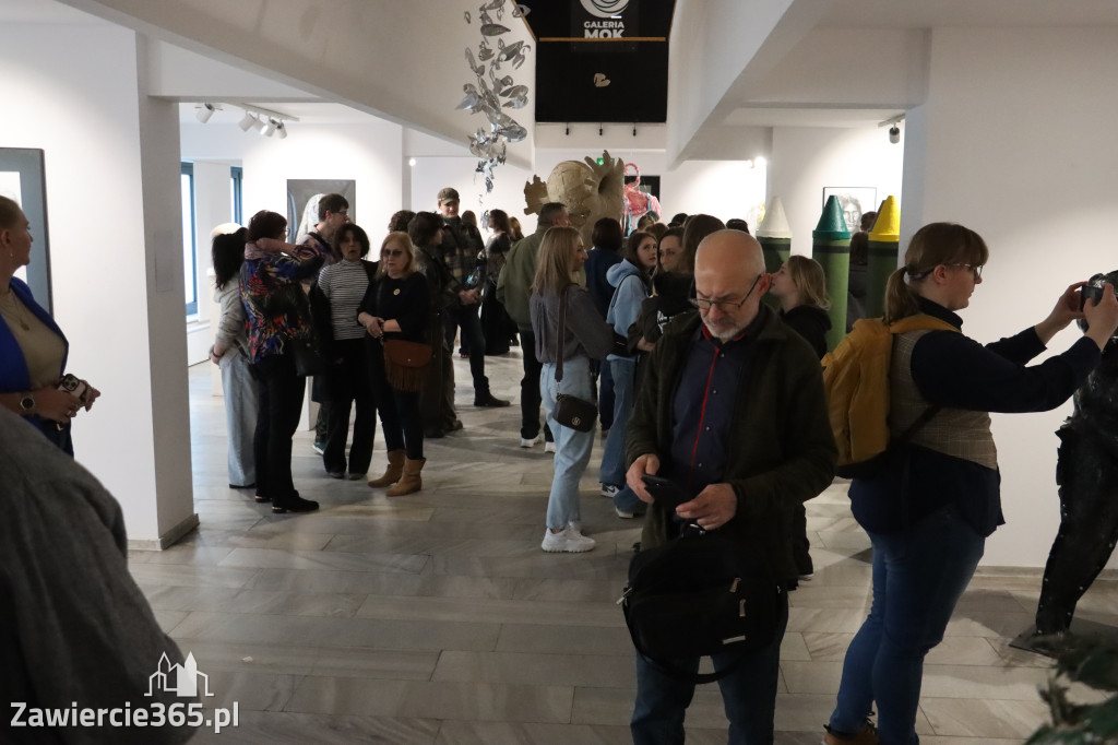 Fotorelacja: Wernisaż wystawy „Między linią a formą II” w MOK Zawiercie