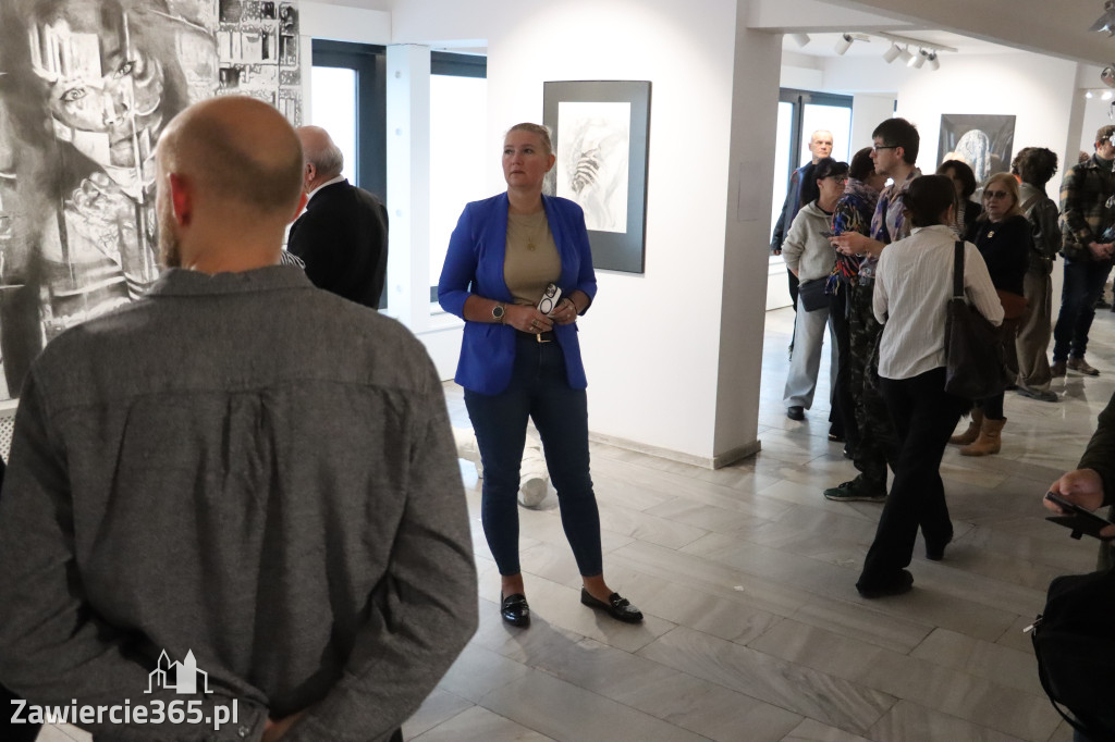 Fotorelacja: Wernisaż wystawy „Między linią a formą II” w MOK Zawiercie