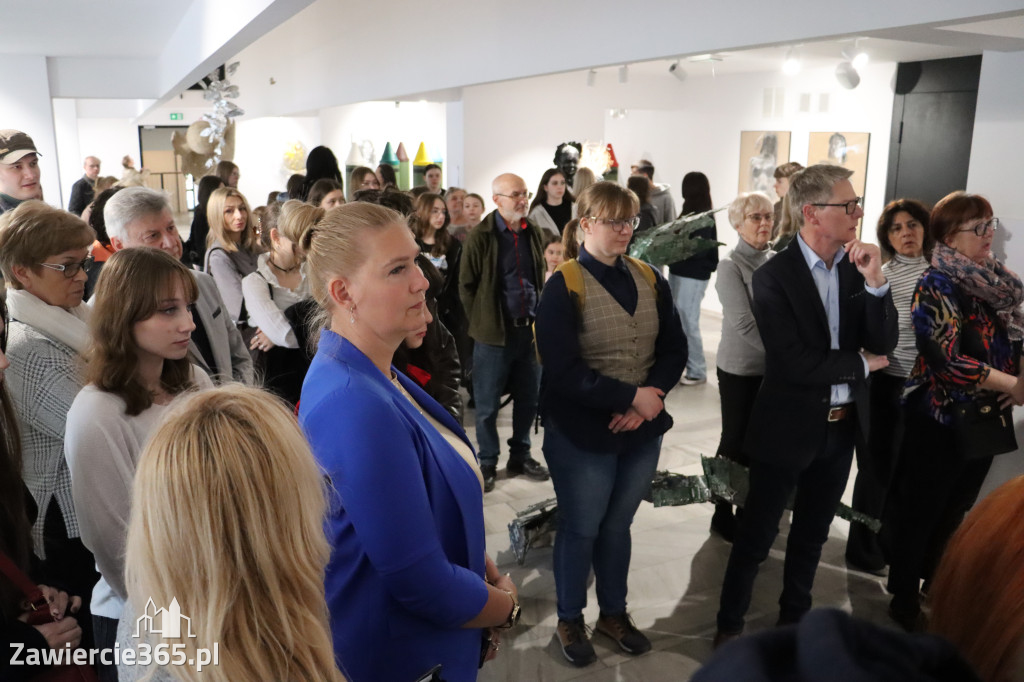Fotorelacja: Wernisaż wystawy „Między linią a formą II” w MOK Zawiercie