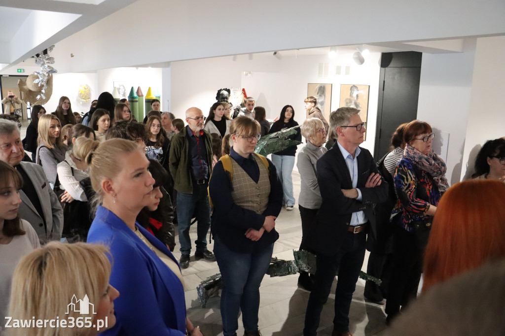 Fotorelacja: Wernisaż wystawy „Między linią a formą II” w MOK Zawiercie