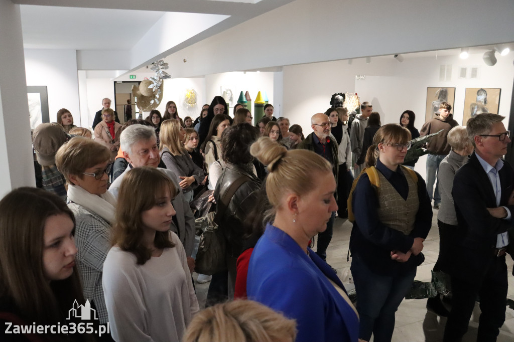 Fotorelacja: Wernisaż wystawy „Między linią a formą II” w MOK Zawiercie