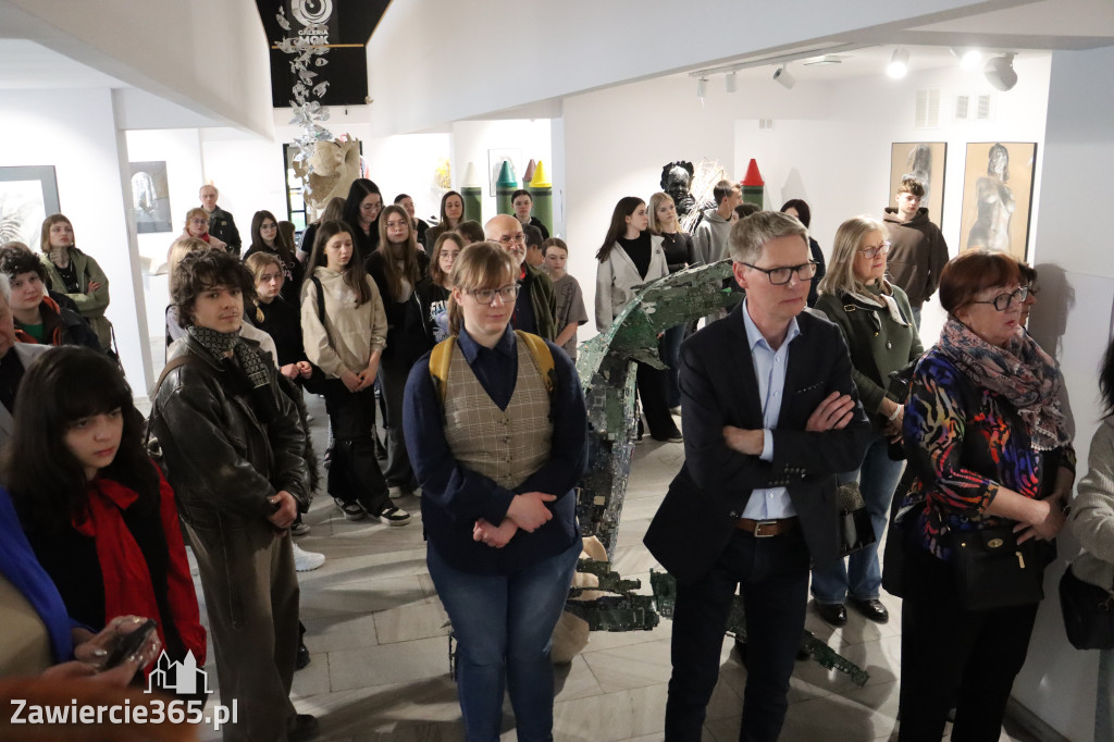 Fotorelacja: Wernisaż wystawy „Między linią a formą II” w MOK Zawiercie
