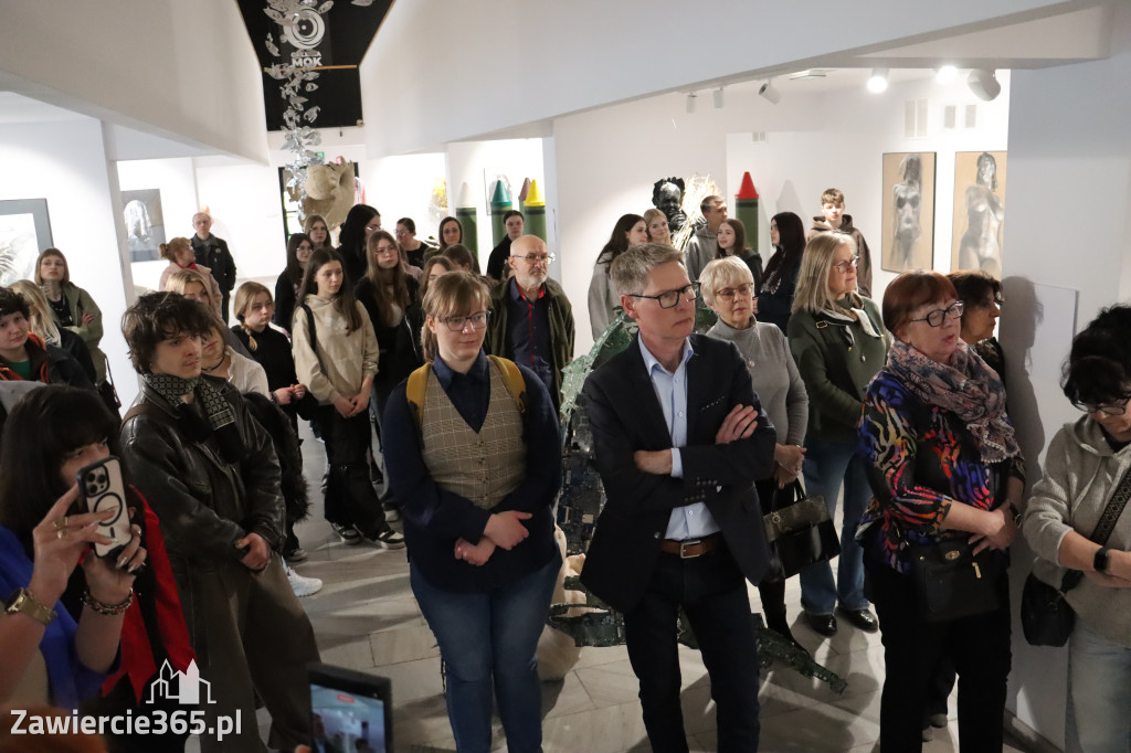 Fotorelacja: Wernisaż wystawy „Między linią a formą II” w MOK Zawiercie
