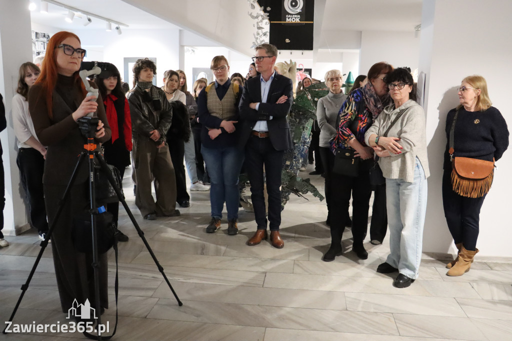 Fotorelacja: Wernisaż wystawy „Między linią a formą II” w MOK Zawiercie