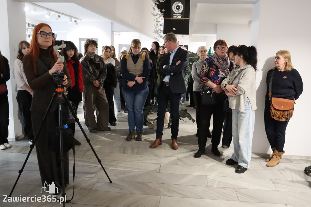 Fotorelacja: Wernisaż wystawy „Między linią a formą II” w MOK Zawiercie