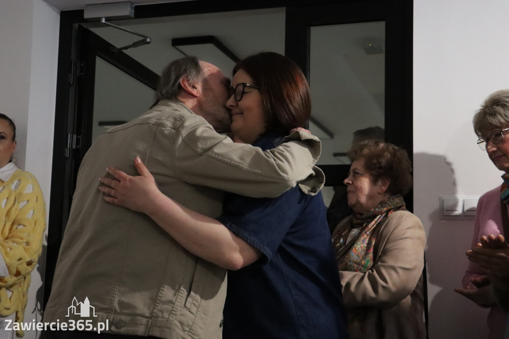 Fotorelacja: Wernisaż wystawy „Między linią a formą II” w MOK Zawiercie