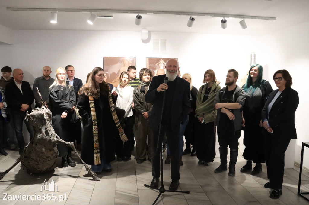 Fotorelacja: Wernisaż wystawy „Między linią a formą II” w MOK Zawiercie