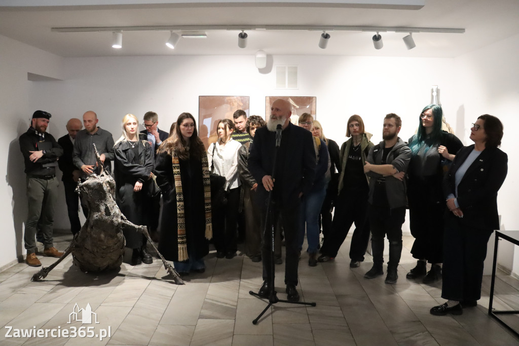 Fotorelacja: Wernisaż wystawy „Między linią a formą II” w MOK Zawiercie