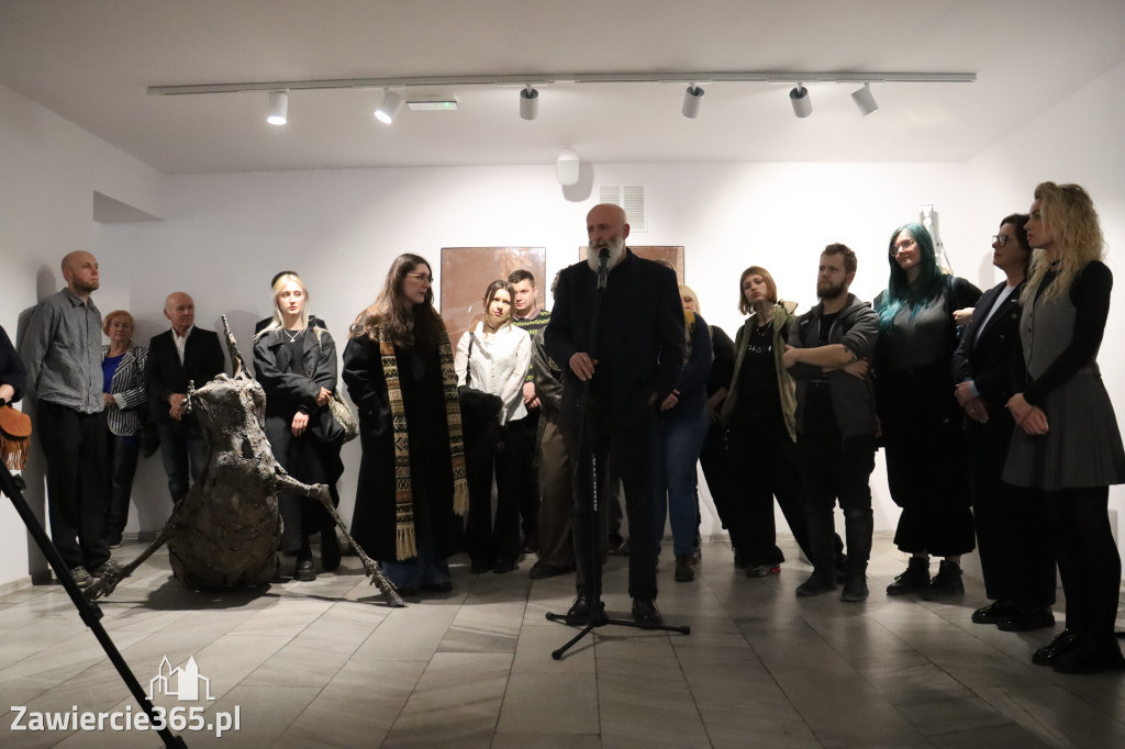 Fotorelacja: Wernisaż wystawy „Między linią a formą II” w MOK Zawiercie