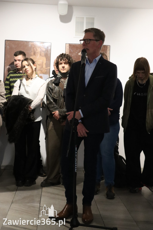 Fotorelacja: Wernisaż wystawy „Między linią a formą II” w MOK Zawiercie