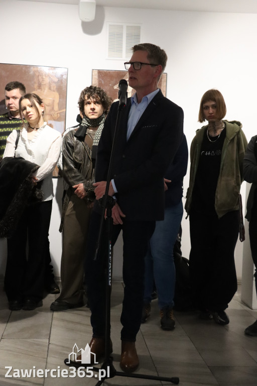 Fotorelacja: Wernisaż wystawy „Między linią a formą II” w MOK Zawiercie