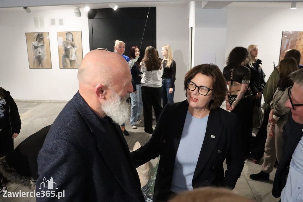 Fotorelacja: Wernisaż wystawy „Między linią a formą II” w MOK Zawiercie