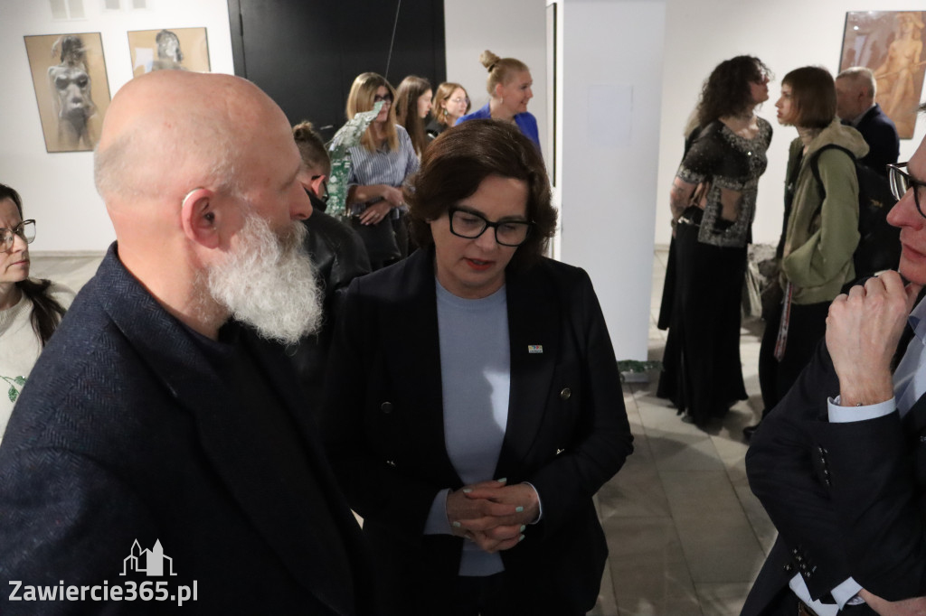 Fotorelacja: Wernisaż wystawy „Między linią a formą II” w MOK Zawiercie