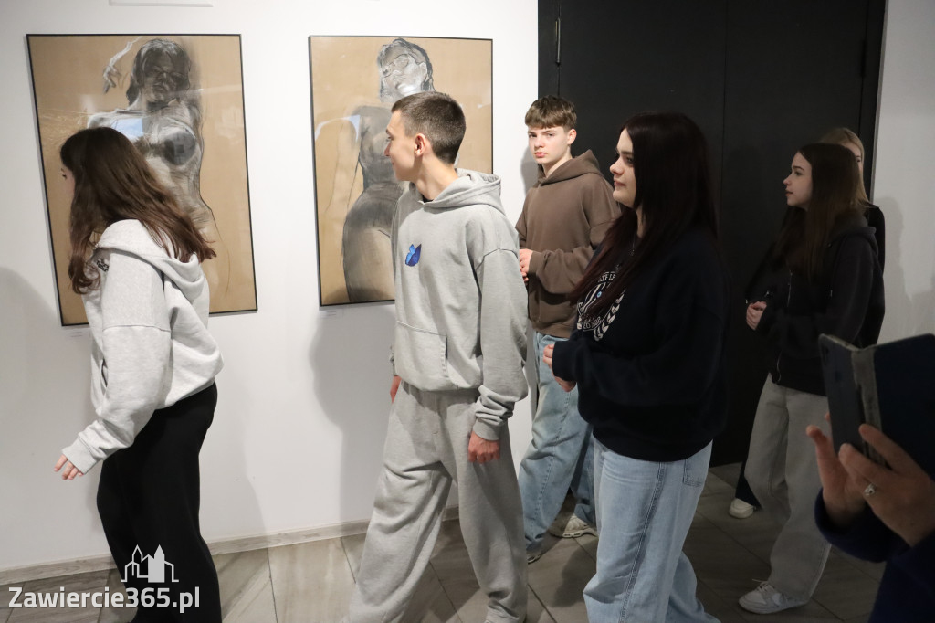 Fotorelacja: Wernisaż wystawy „Między linią a formą II” w MOK Zawiercie