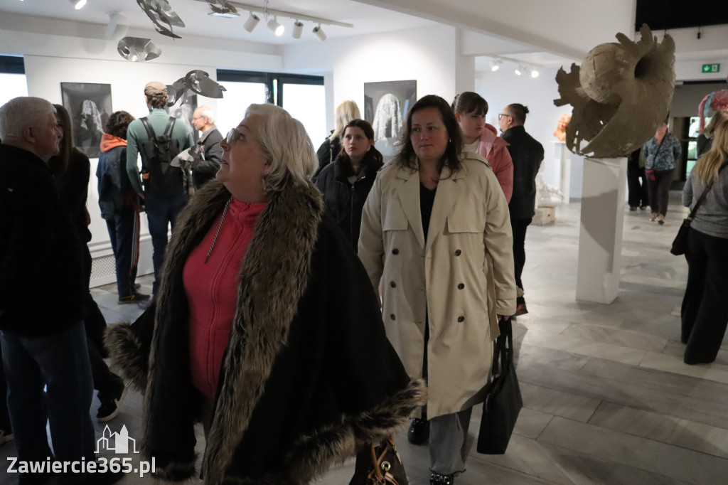Fotorelacja: Wernisaż wystawy „Między linią a formą II” w MOK Zawiercie