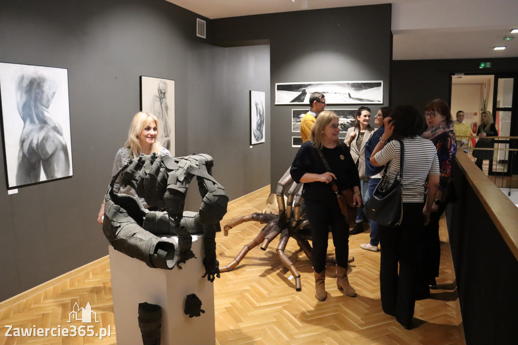 Fotorelacja: Wernisaż wystawy „Między linią a formą II” w MOK Zawiercie